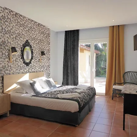 Mas Picton D'hotes Piscine Jardin 10 Min A Pied De La Penzion 3*