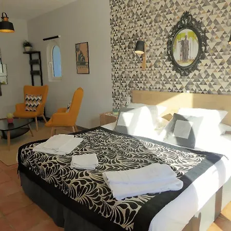 Mas Picton D'hotes Piscine Jardin 10 Min A Pied De La Guest house *