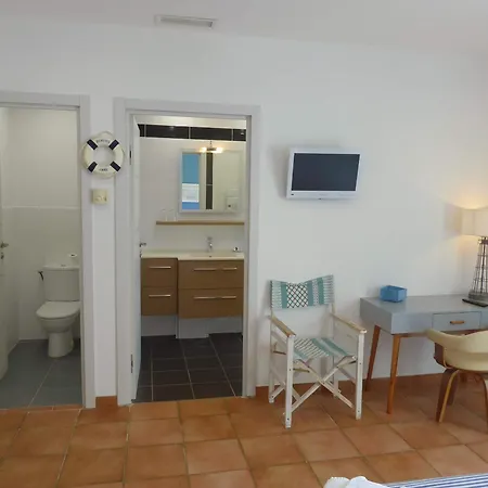 Mas Picton D'hotes Piscine Jardin 10 Min A Pied De La Guest house