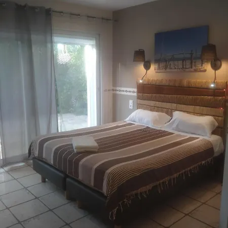 Mas Picton D'hotes Piscine Jardin 10 Min A Pied De La Gasthof 4*