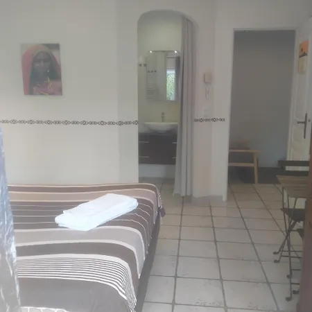 Mas Picton D'hotes Piscine Jardin 10 Min A Pied De La Гостевой дом