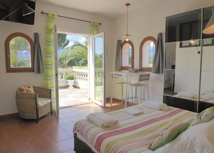 Gasthof Mas Picton D'hotes Piscine Jardin 10 Min A Pied De La 3*