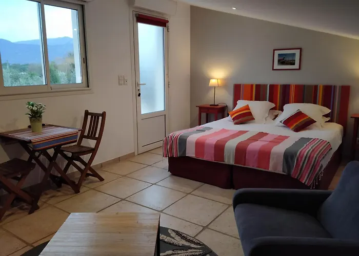 Mas Picton D'hotes Piscine Jardin 10 Min A Pied De La Gasthof 3*